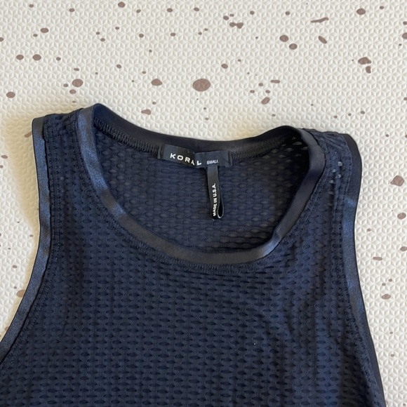 💘 KORAL - AERATE BLACK MESH TANK - Picture 4 of 5